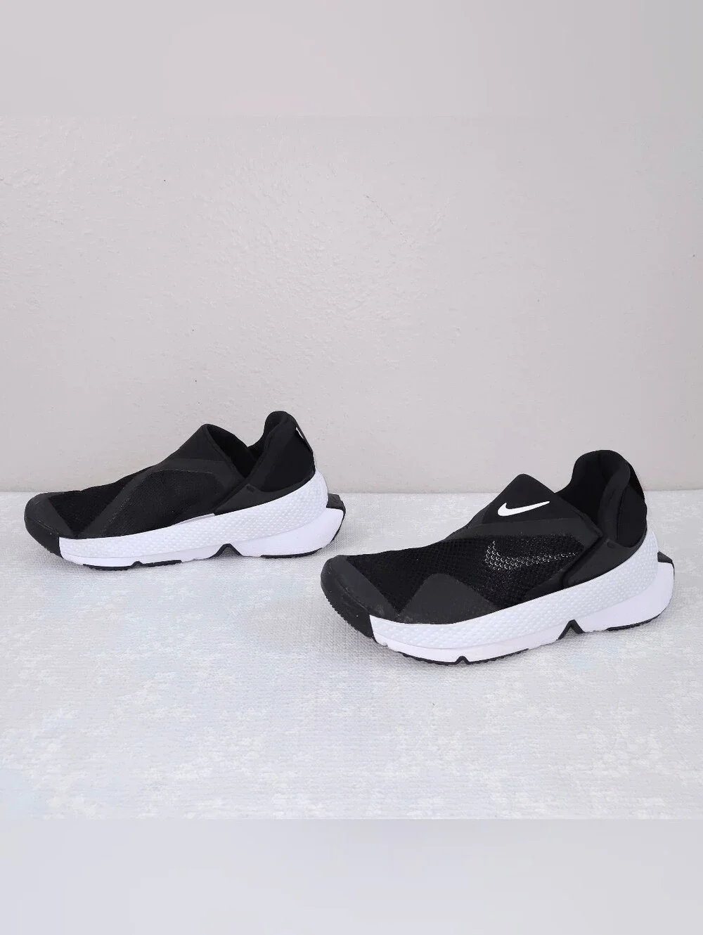 NIKE GO FlyEase Sneakers US 8 Black White Easy On Athletic Shoes